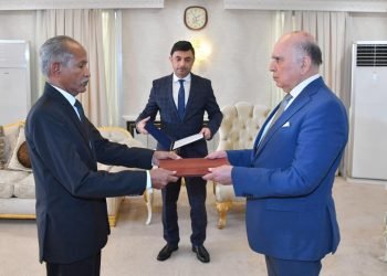 Deputy Prime Minister, Minister of Foreign Affairs receives a copy of the credentials of the new ambassador of the Republic of Sudan in Iraq