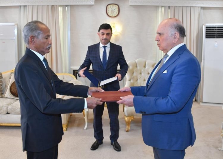 Deputy Prime Minister, Minister of Foreign Affairs receives a copy of the credentials of the new ambassador of the Republic of Sudan in Iraq