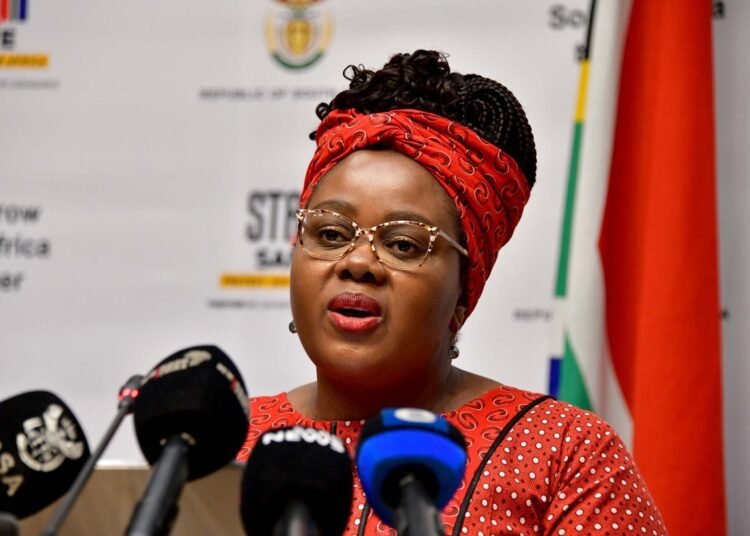 SA: Minister Mmamoloko Kubayi, Deputy Minister Pam Tshwete launch Lufhereng social housing projects in Soweto, 26 May