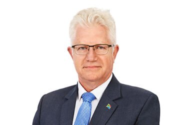 Western Cape Premier, Alan Winde visits water treatment site in George