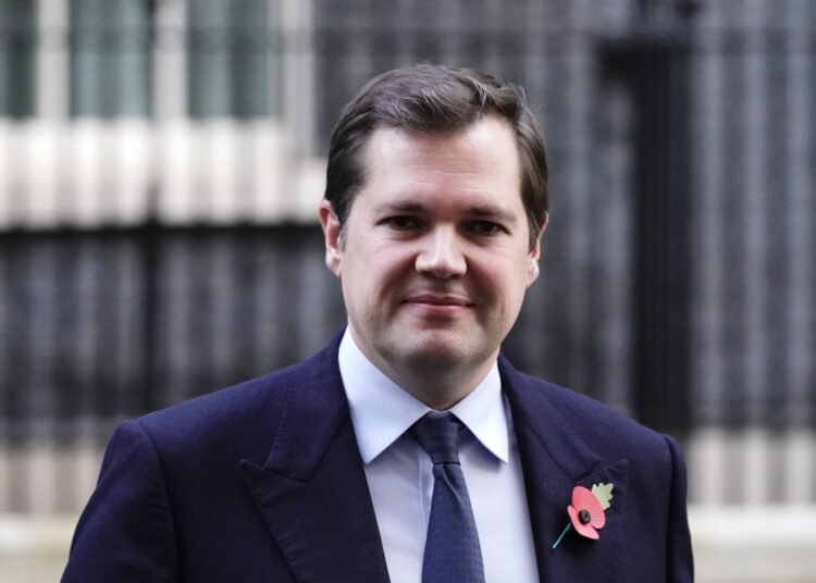 UK: Local communities welcome hundreds of refugee families