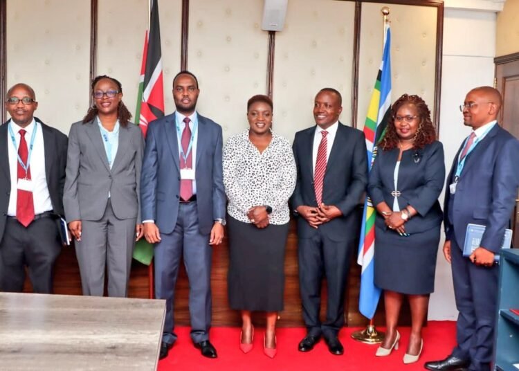 Kenya: CS Wafula holds talk with newly inducted directors of NHIF