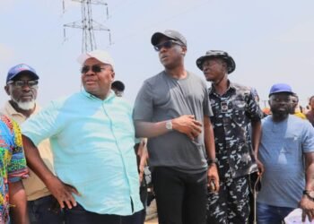 Nigeria: Tokunbo Wahab orders removal of all fences within two meters of the Norman Williams