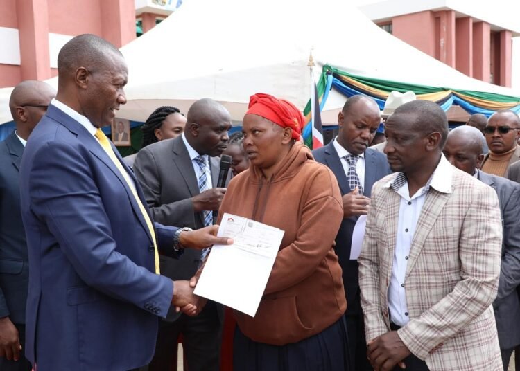 Kenya: Governor Moses Kiarie Badilisha extends support to fire victims and ailing families