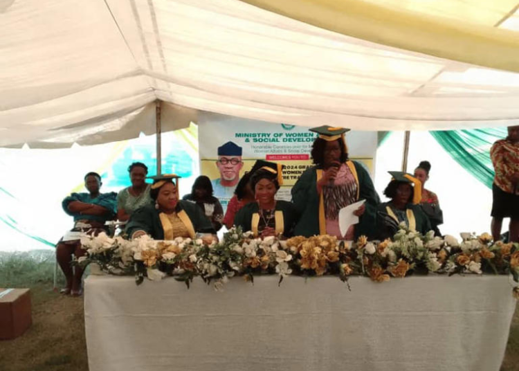 Nigeria: Ogun govt distributes working tools to 300 vocational graduates