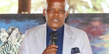 Botswana:Minister Motsamai briefs Charleshill residents on service delivery